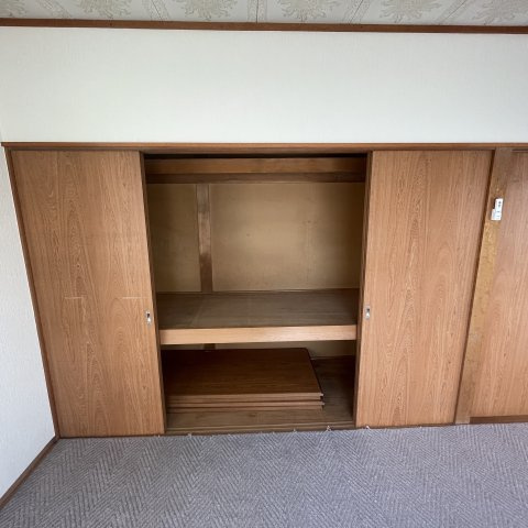 室蘭市八丁平4丁目17-17戸建の収納