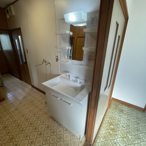 室蘭市八丁平4丁目17-17戸建の洗面所