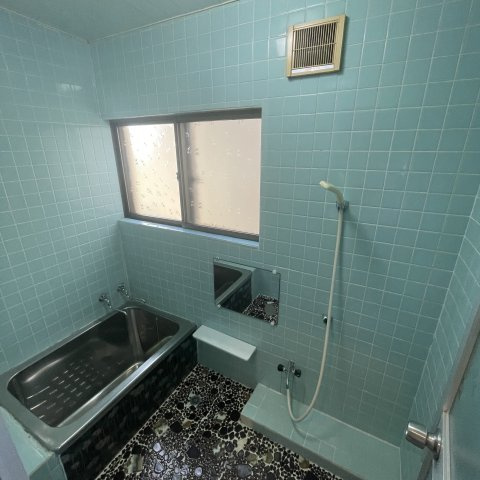 室蘭市八丁平4丁目17-17戸建の浴室