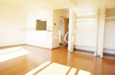 【居間・リビング】 | ブルールイイヅカ | 洋室のお部屋です。