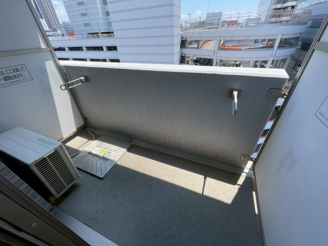エスリード野田阪神駅前のバルコニー