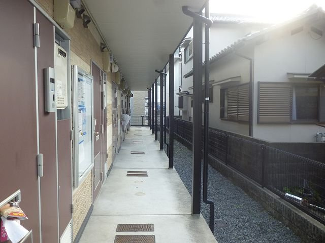 レオパレスサントークの玄関