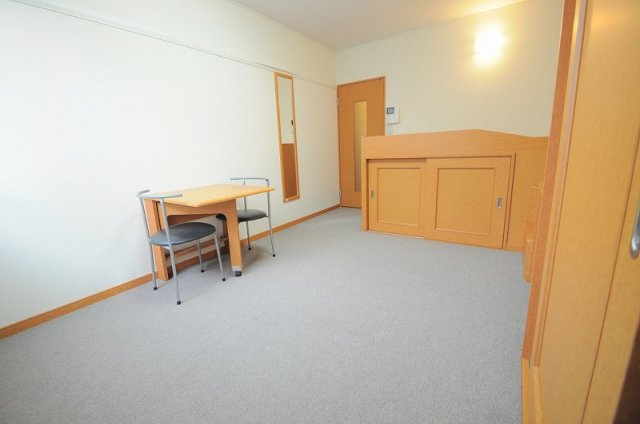 レオパレスチェディｇｒｏｖｅⅡの居間・リビング|2Ｆカーペット仕様