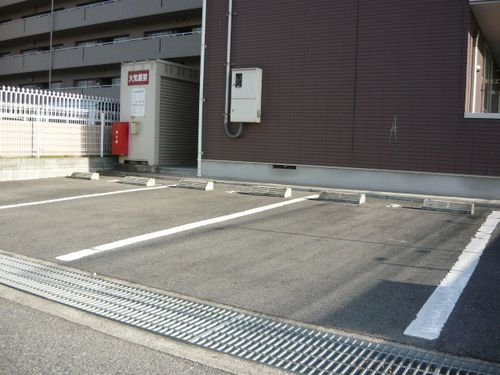 ラフィネの駐車場