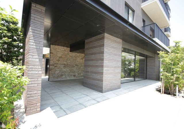 バンベール半田レジデンスのエントランス