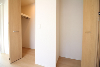 【洋室】 | S＆T Grace Square（ｴｽ＆ﾃｨ ｸﾞﾚｰｽ ｽｸｴｱ） | 103 収納（洋室）