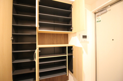  | S＆T Grace Square（ｴｽ＆ﾃｨ ｸﾞﾚｰｽ ｽｸｴｱ） | 103 シューズボックス