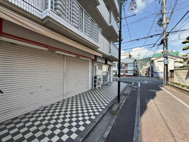 【居間・リビング】 | UTOPIA KASHIWARA（ユートピア柏原） | 前面道路