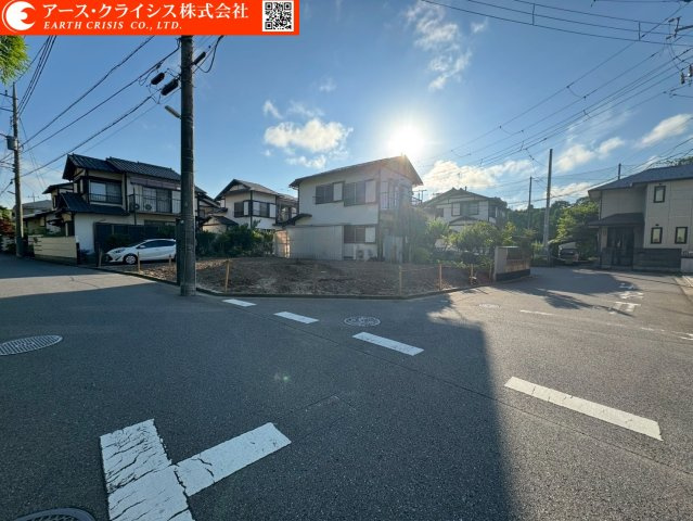 【前面道路含む現地写真】 | 船橋市芝山5丁目 | 建築条件なし。思い描いたマイホームを、そのままカタチに。陽当たりも良く、ガーデニングや家庭菜園にもぴったりのゆとりある敷地。資産としても魅力のある立地で、将来を見据えた住まい選びを。