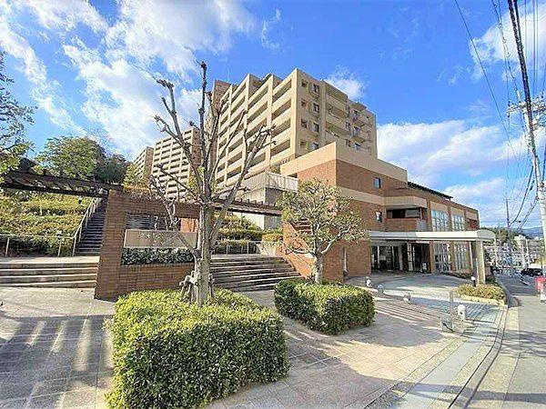 フォレストシティ千里丘ウインドコートA棟の外観