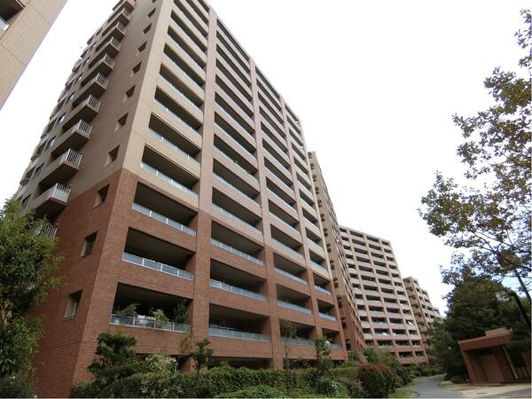 フォレストシティ千里丘ウインドコートA棟の外観