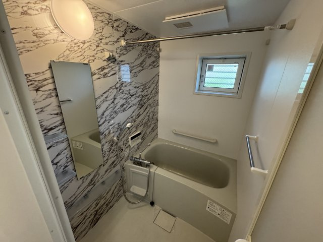 ベルメゾン池田の浴室