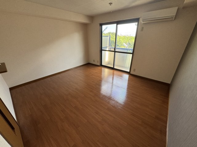 オーク玉田の洋室