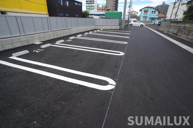 ラルゴ白山通りの駐車場