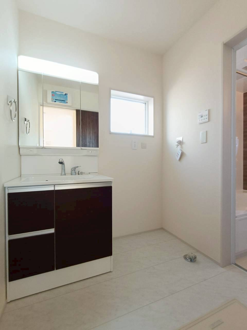 吉川市　上内川　新築戸建　全2棟の独立洗面台|施工例です