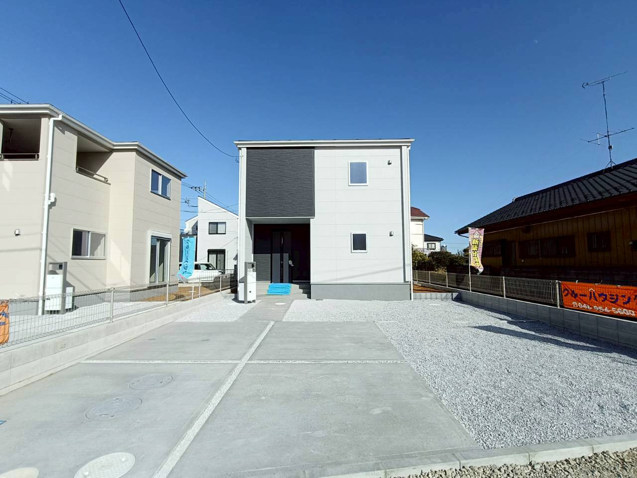 吉川市　上内川　新築戸建　全2棟の前面道路含む現地写真|前面道路含む現地写真です