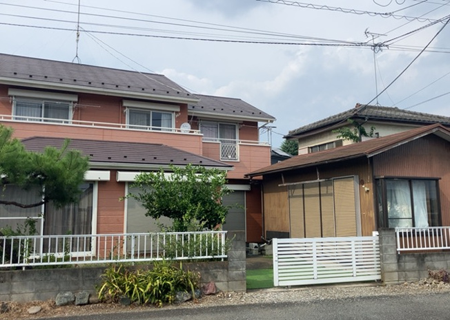 【構造・工法・仕様】 | 木造住宅とは土台、壁、柱など建築物の強度を支える構造体の材に木が使用されている構造を指します。構造体は建物の自重を支えるだけではなく風圧や水圧、積裁荷重などあらゆる衝撃に耐えるための基礎です。