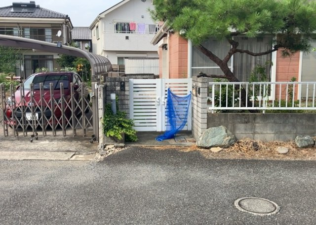 【内装】 | 玄関ポーチにおいて最も重視すべきと言っても良いのが広さです。適切な広さの玄関ポーチでないと外見的なバランスは崩れてしまいますし、何より使いにくくなってしまいますので、現地で実際に下見をしてみましょう！