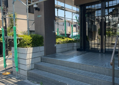 【庭】 | レサージュ相模原壱番館 | 物件によっては、入居者が個人的に使用できる専用庭がついているものもあります。また、住宅の中にある土間の部分を庭と呼ぶこともあります。庭の用途は住む人によって変わり、それによってデザインもさまざまです。