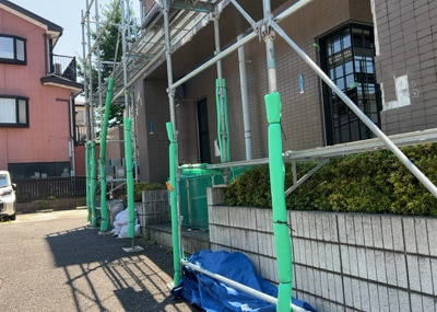 【中庭】 | レサージュ相模原壱番館 | 中庭（パティオ）とは、一つの建築物の内部に設けられた、壁などで囲われている庭のことを指します。コの字型、ロの字型が主流ですが、L字型の中庭もあります。最近では、インテリア性の高さからも人気があります。