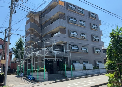 【外観】 | レサージュ相模原壱番館 | 外観はマンション管理がされているかの目安になります。築年数が古いと、壁面は劣化してひび割れが生じることも！建物が古びていても細かいところが修繕されていると、きちんと管理されているなぁと感じるでしょう。