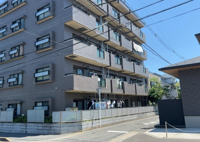 【バルコニー】 | レサージュ相模原壱番館 | 一般的なバルコニーは、奥行1.5ｍ程ですが、ワイルドバルコニーは2ｍまで広がっています。そのため洗濯物の間隔をあけ干すことができ、乾きやすいというメリットや、ガーデニングが楽しめる等の特徴があります。