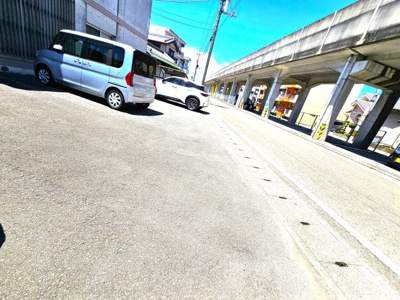 【駐車場】 | ハウズ坂口 | 車をお持ちの方に嬉しい駐車場付きの物件です