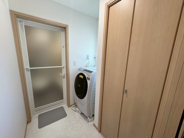 泉中央五丁目中古戸建の脱衣所|脱衣場には収納スペース付き♪
【行橋市　中古戸建】