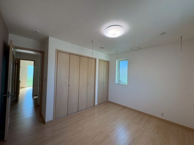 泉中央五丁目中古戸建の洋室|室内干しができる設備もあります♪
【行橋市　中古戸建】