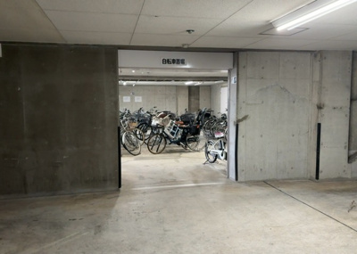 【駐輪場】 | 八王子北野台パークホームズ | マンションの駐輪場は、事前に空きがあるか確認を取ると安心です。せっかく入居したのに駐輪スペースがない！なんてことになったら大変ですよね。そこで、内見時や購入前にはまず事前に確認しておくと良いでしょう。