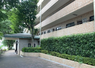 【構造・工法・仕様】 | 八王子北野台パークホームズ | ＲＣ造、Reinforced Concreteは直訳すると補強されたコンクリートです。主に柱や梁・床・壁が鉄筋とコンクリートで構成おり、鉄筋を組んだ型枠にコンクリートを流し込んで固めたものを指します。