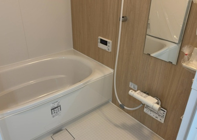 【浴室】 | 八王子北野台パークホームズ | 入浴時の快適さも大事なことですが、綺麗な状態を維持できなければ気持ちよく入浴できません。毎日の掃除が楽という点は大事なポイントになります！カビが生えにくく掃除がしやすい、壁や浴槽を選ぶといいでしょう。