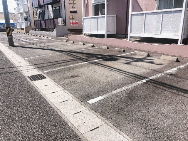 フレンズの駐車場