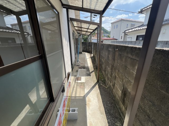 飾西井上貸家のバルコニー