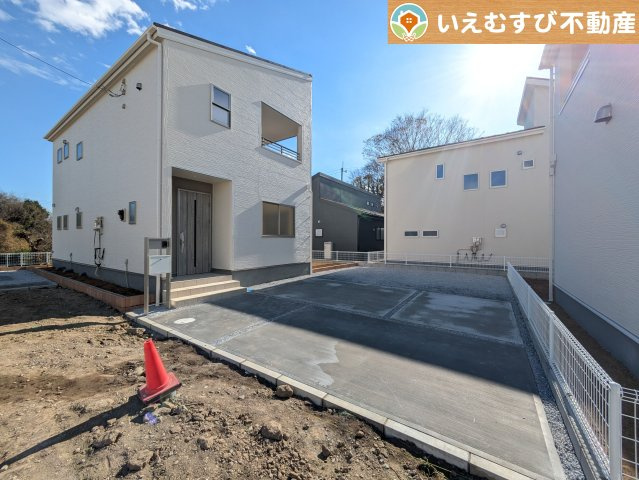 Livele Garden.S　寄居露梨子の駐車場|3台以上駐車可能なゆとりのカースペース
複数台車をお持ちでも、お友達が遊びに来てもゆとりの駐車スペース！