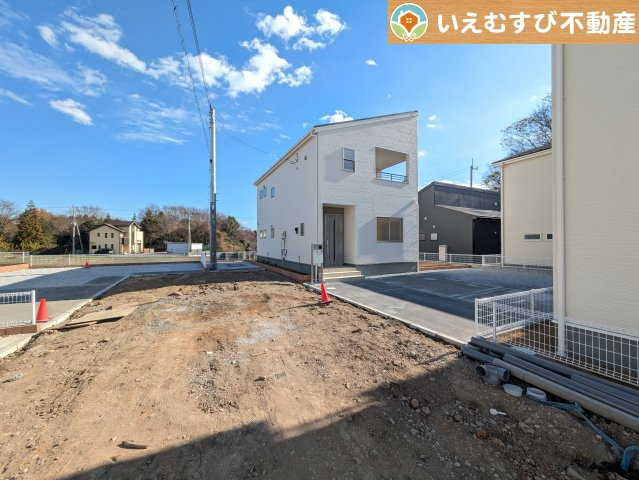 Livele Garden.S　寄居露梨子の前面道路含む現地写真|充分な広さの前面道路
間口が広くお車の出し入れも問題なく行えるスペースが確保されています♪
