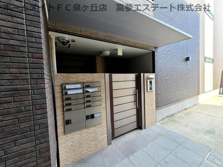ローズステージ泉大津駅前Ⅱ番館のエントランス