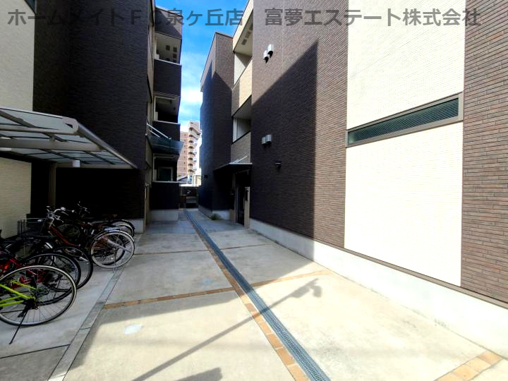 ローズステージ泉大津駅前Ⅱ番館のエントランス