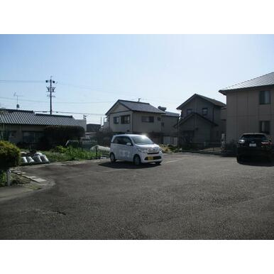 サンシャイン旭の駐車場