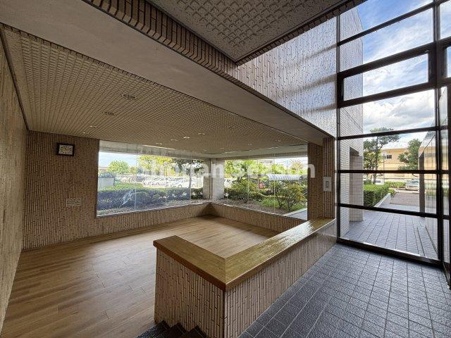 【エントランス】 | 共有スペースも広々しています！