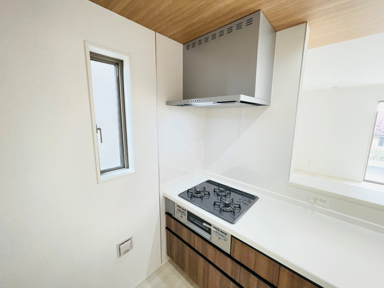 豊田市栄町　新築分譲住宅　全3棟　1号棟のキッチン|便利な3口コンロ。