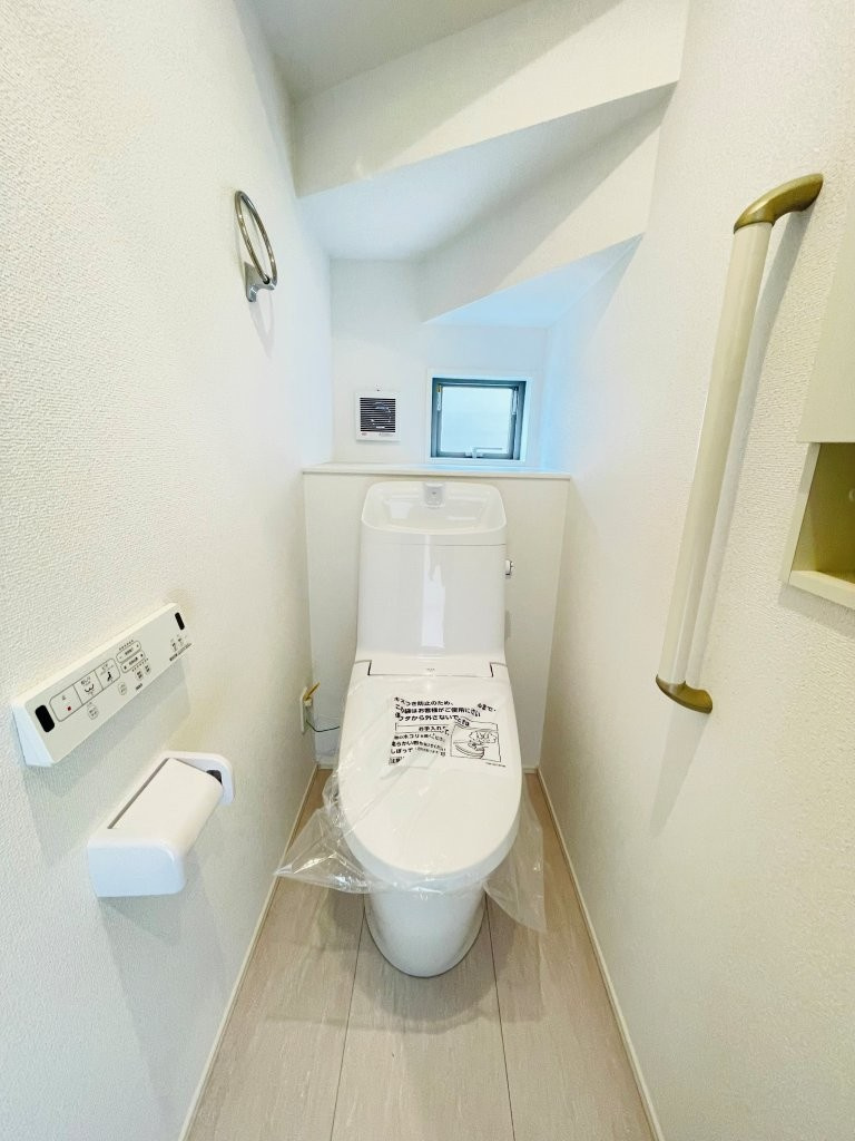 豊田市栄町　新築分譲住宅　全3棟　1号棟のトイレ|1階、2階とも温水洗浄機能付きトイレです。
