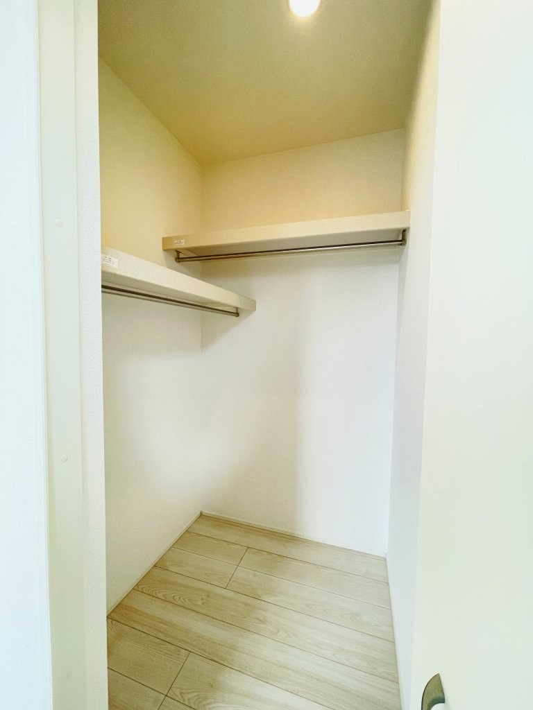 豊田市栄町　新築分譲住宅　全3棟　1号棟の収納|居室にはウォークインクローゼットを完備。家族の衣類がスッキリ片付きます♪