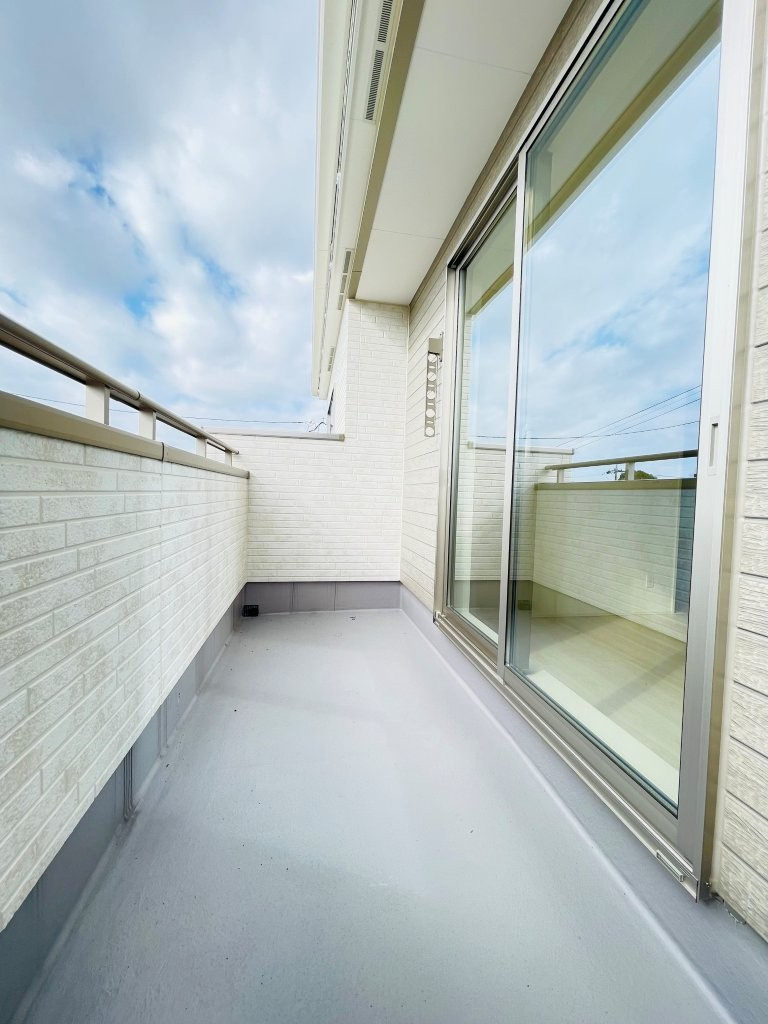 豊田市栄町　新築分譲住宅　全3棟　1号棟のバルコニー|日当たりの良いバルコニーには洗濯物がたくさん干せます♪