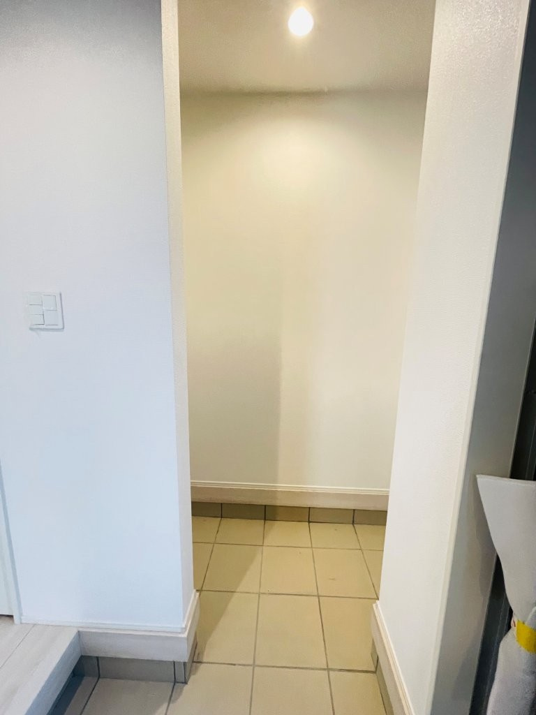 豊田市栄町　新築分譲住宅　全3棟　1号棟の収納|玄関に広い収納スペースがあり、ベビーカーなどの置き場所に困りません。