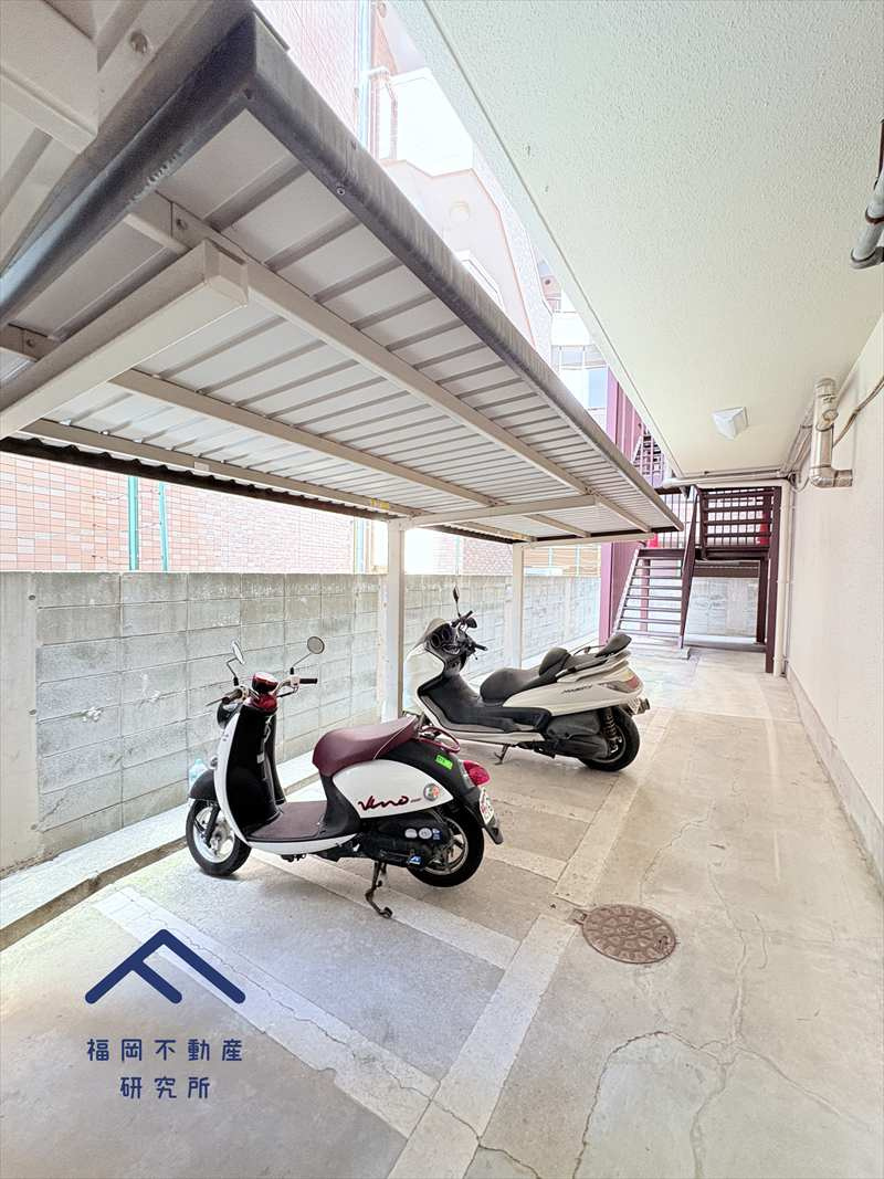 グリーンマンション今泉の駐車場