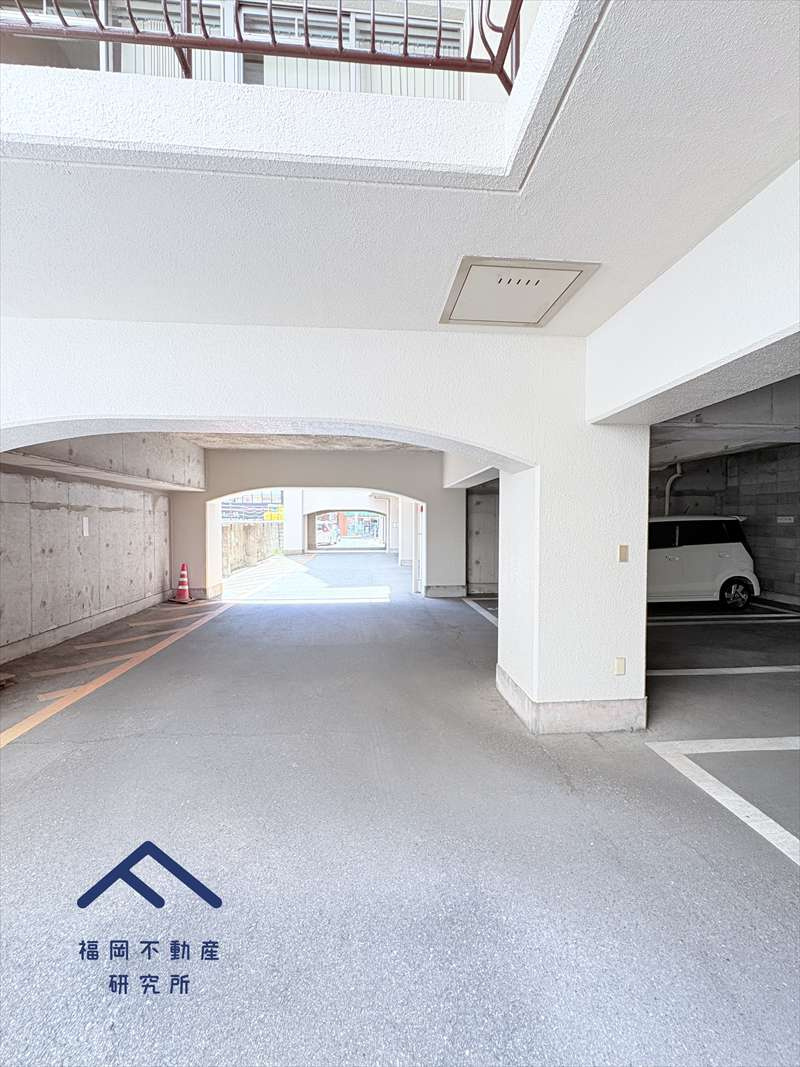 グリーンマンション今泉の駐車場