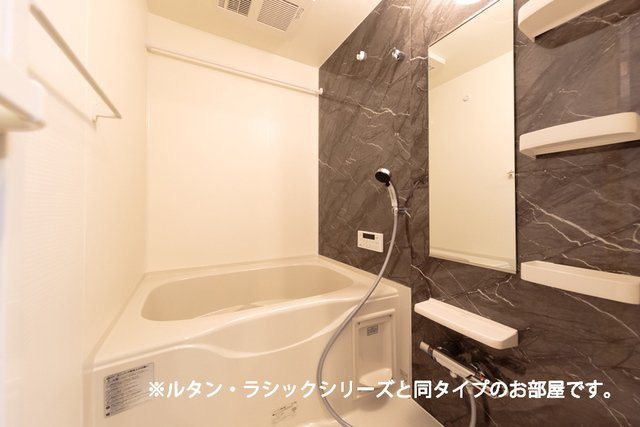 愛宕町アパートの浴室|日々の疲れを癒すお風呂付です