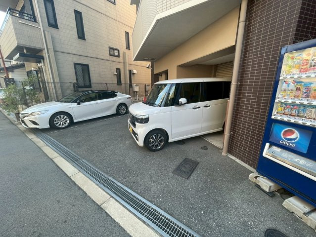 プリマベラ福島の駐車場