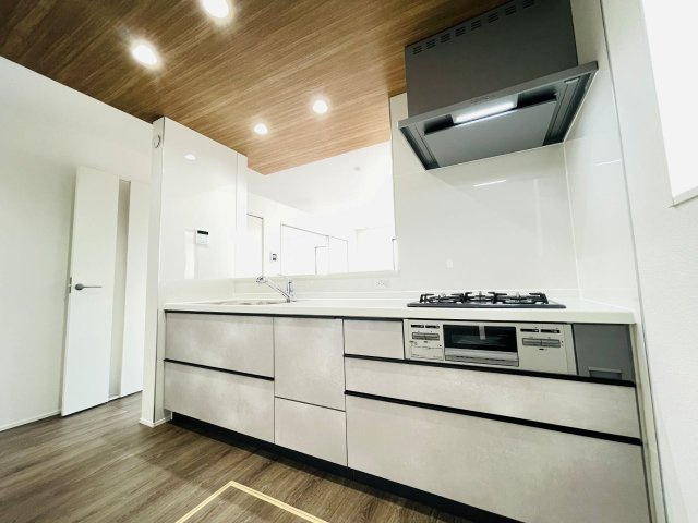 豊田市栄町　新築分譲住宅　全3棟　2号棟のキッチン|使い勝手の良いシステムキッチン。